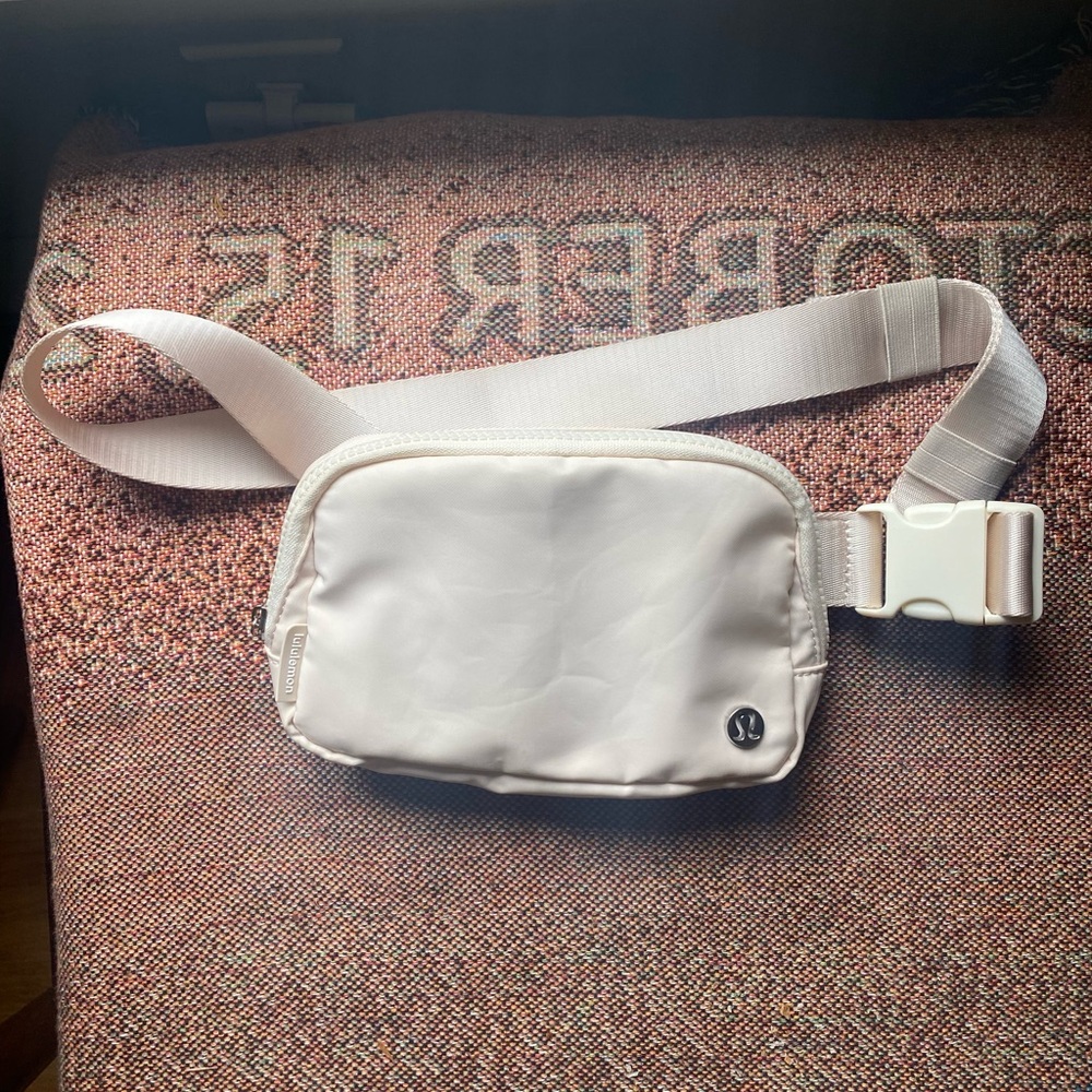 Lululemon Everywhere Belt Bag in White Opal